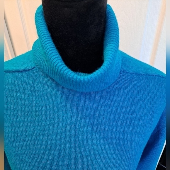 Lambs Wool Angora & Rabbit Hair Turtleneck  Sweater - Picture 2 of 6